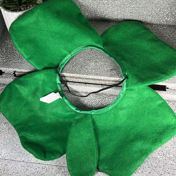 St. Patrick’s Day 4-Leaf Clover Shamrock Top Hat - Picture 3 of 3